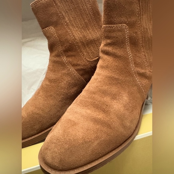 🎁Michael Kors 'Ella' Suede Boots - Picture 4 of 11
